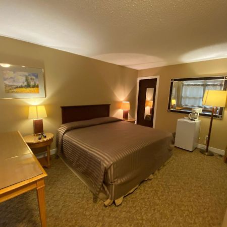 Twin Creeks Motel Lumby Exteriér fotografie