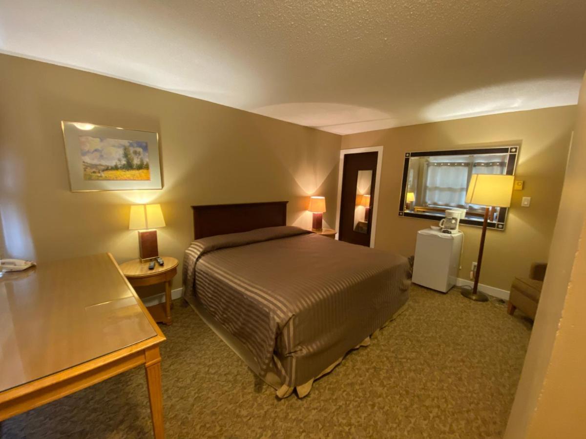 Twin Creeks Motel Lumby Exteriér fotografie