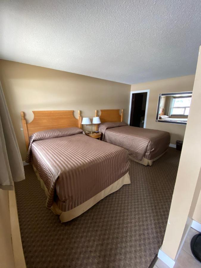 Twin Creeks Motel Lumby Exteriér fotografie